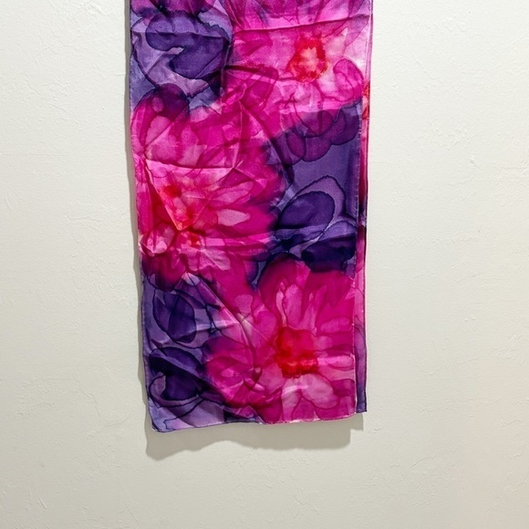 IZABELA SAUER Signed Hand Painted Silk Scarf Hand Rolled Purple Pink 22” X 60” - Picture 4 of 6